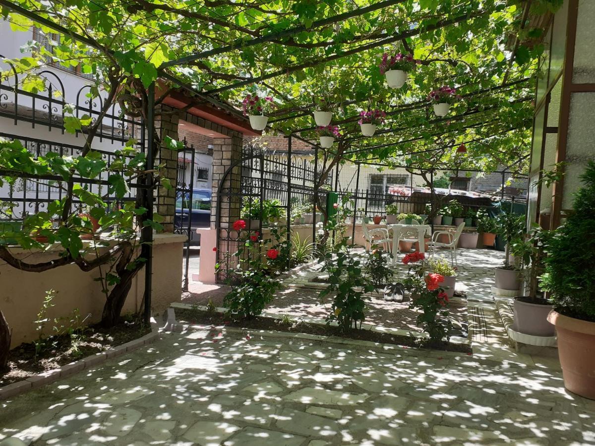 Vila Spaho Корча Екстериор снимка