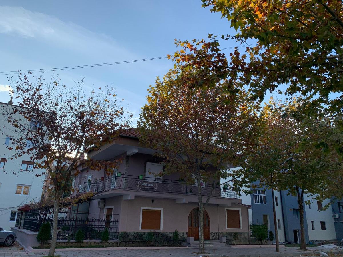 Vila Spaho Корча Екстериор снимка